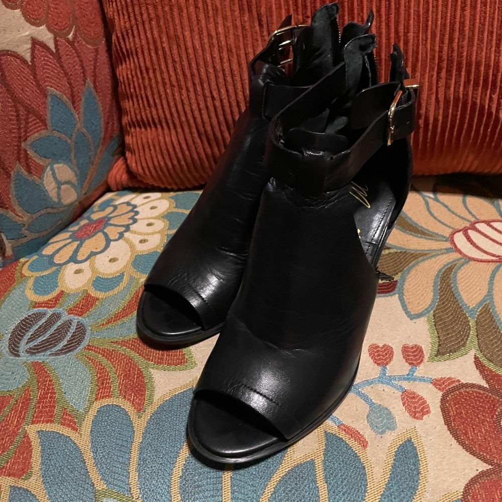 Marc Fisher Open Toe Sandal/Bootie Heels Black 5.5 M Leather